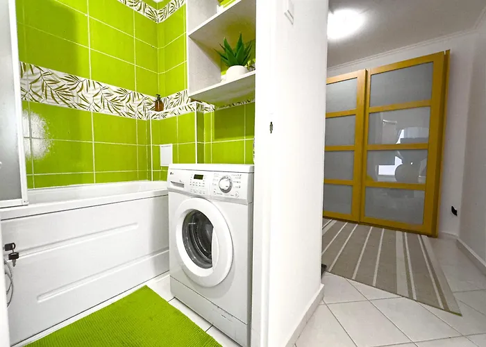 Panoramic 2br Home-free Parking-ac-top Floor Lägenhet *